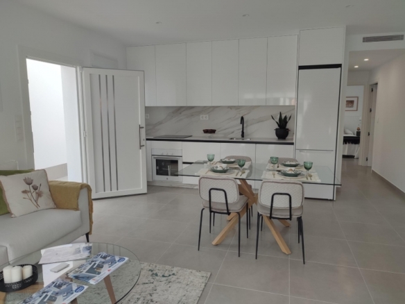 Villa de una sola planta con 3 dormitorios con piscina privada a la venta en Balsicas(Murcia)