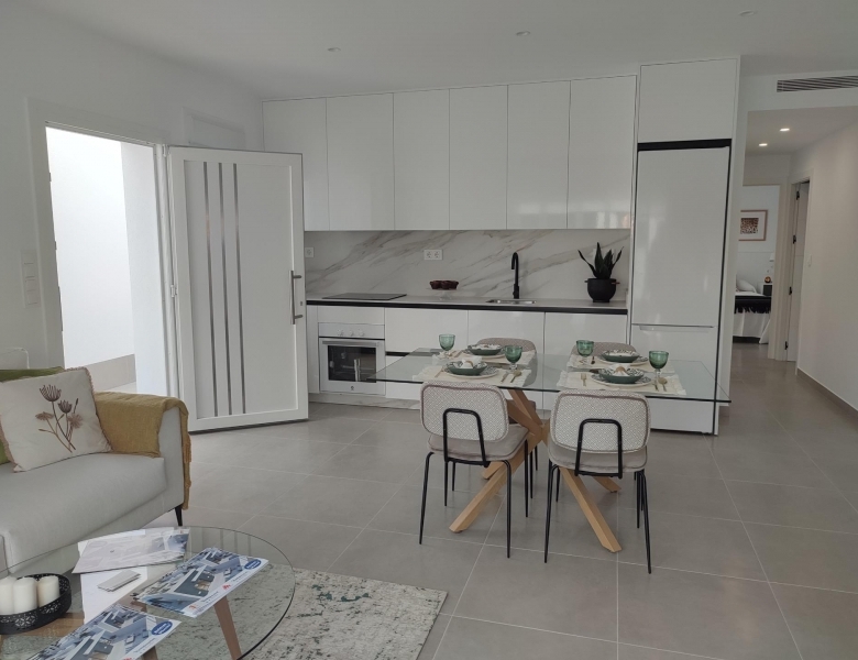 Villa de una sola planta con 3 dormitorios con piscina privada a la venta en Balsicas(Murcia)