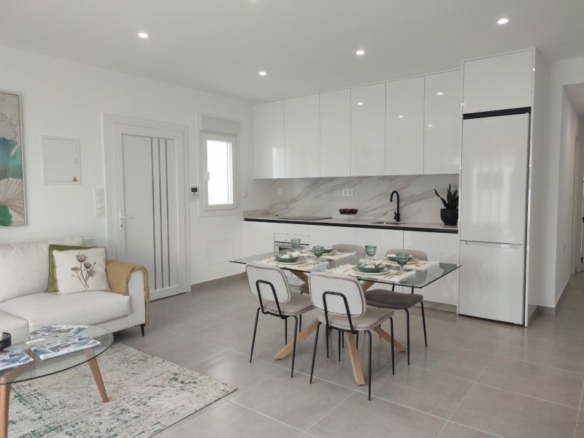 Villa de una sola planta con 3 dormitorios con piscina privada a la venta en Balsicas(Murcia)