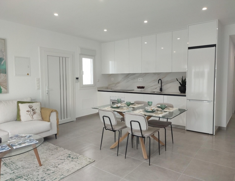 Villa de una sola planta con 3 dormitorios con piscina privada a la venta en Balsicas(Murcia)