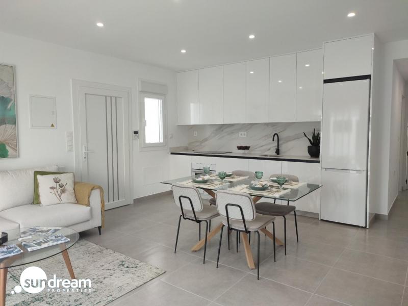 Villa de una sola planta con 3 dormitorios con piscina privada a la venta en Balsicas(Murcia)
