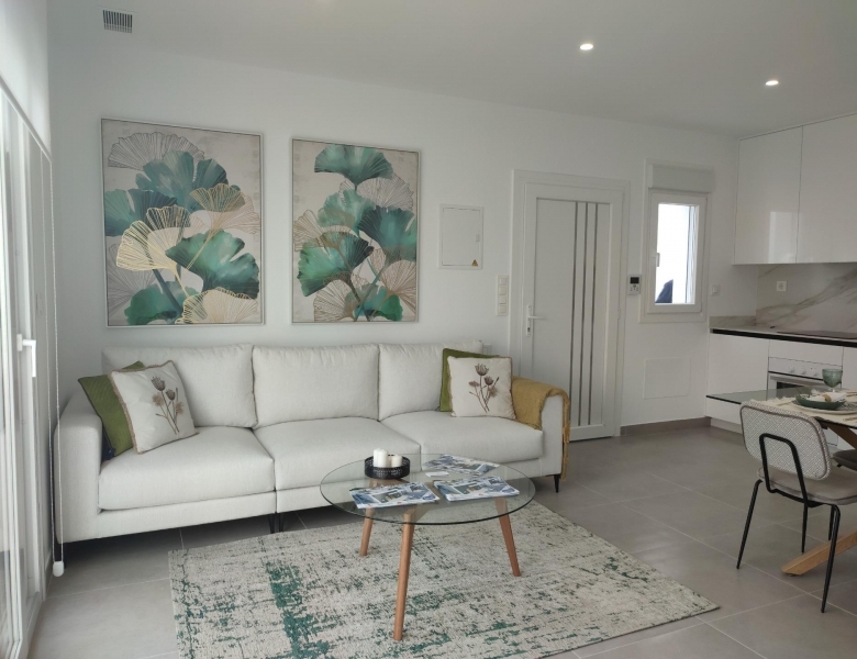Villa de una sola planta con 3 dormitorios con piscina privada a la venta en Balsicas(Murcia)