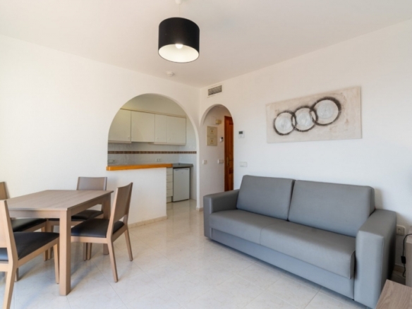 Apartamento de planta alta con 2 dormitorios a la venta en Calpe