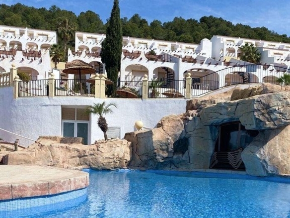 Apartamento de planta alta con 2 dormitorios a la venta en Calpe
