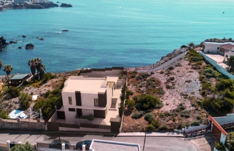 Exclusiva villa de lujo en primera línea de mar a la venta en  Cabo de Palos