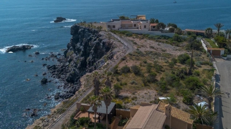 Exclusiva villa de lujo en primera línea de mar a la venta en  Cabo de Palos