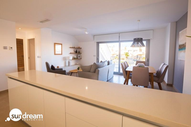 g_43070-10-8 Bungalow de planta alta con 2 dormitorios y solarium privado a la venta en Golf Resort(Orihuela)