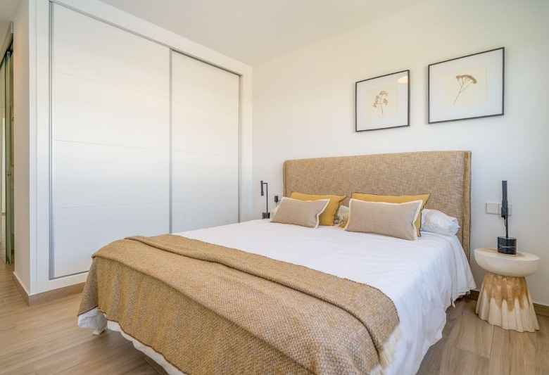 Bungalow de planta alta con 2 dormitorios y solarium privado en Vistabella Golf(Orihuela)
