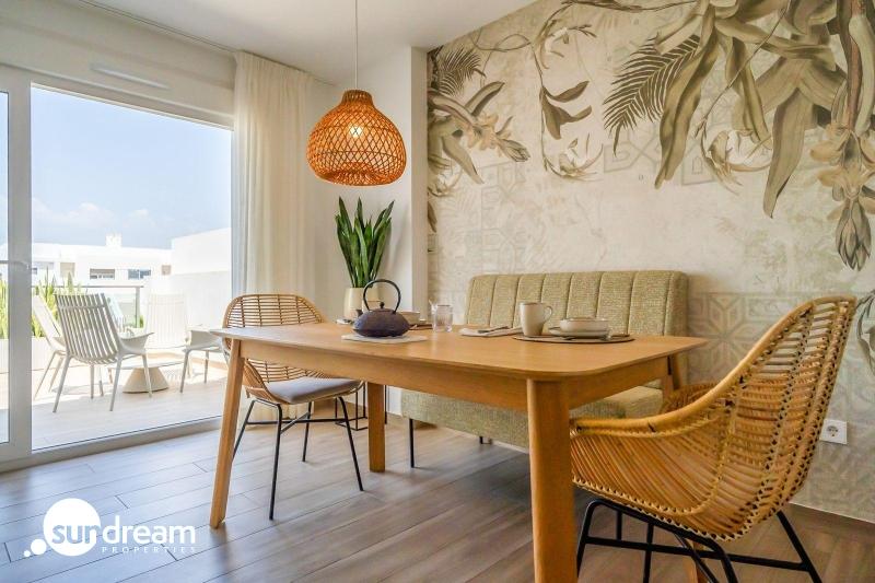 Bungalow de planta alta con 2 dormitorios y solarium privado en Vistabella Golf(Orihuela)
