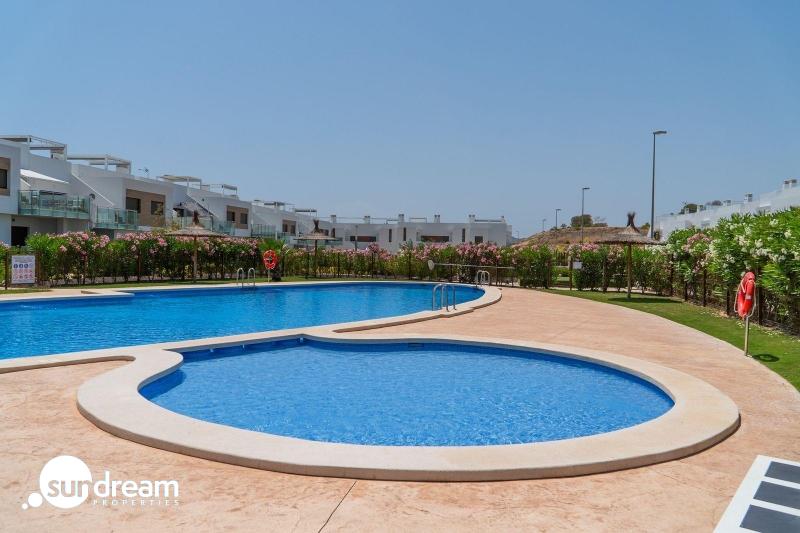 g_43072-11-29 Adosado de 2 dormitorios con jardín y solarium privado en Vistabella Golf(Orihuela)