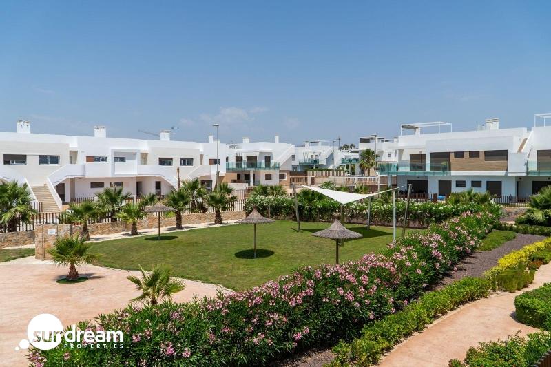 g_43072-11-30 Adosado de 2 dormitorios con jardín y solarium privado en Vistabella Golf(Orihuela)