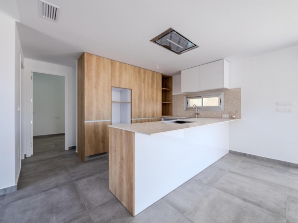 Villa de 4 dormitorios con piscina privada y vistas al golf en Algorfa