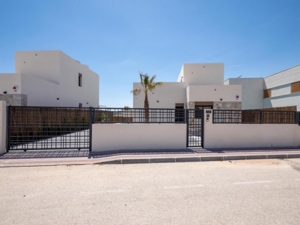Exclusiva villa con 3 dormitorios y piscina privada en La Finca Golf & Spa Resort de Algorfa