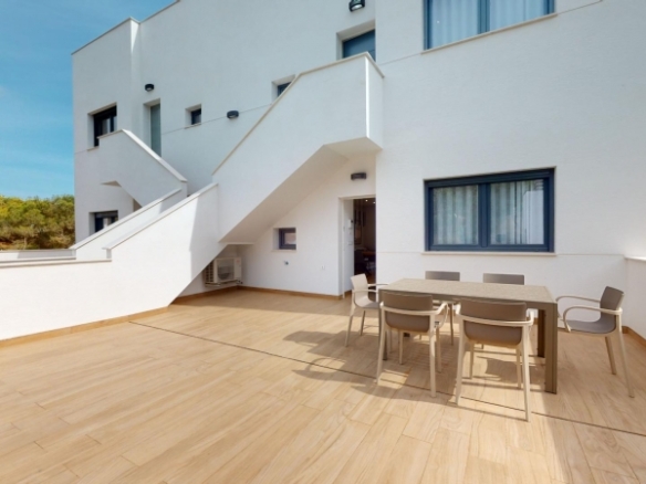 Bungalow de planta baja con 2 dormitorios y 2 amplias terrazas en Los Balcones(Torrevieja)