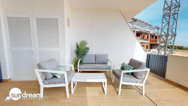 Bungalow de planta baja con 2 dormitorios y 2 amplias terrazas en Los Balcones(Torrevieja)