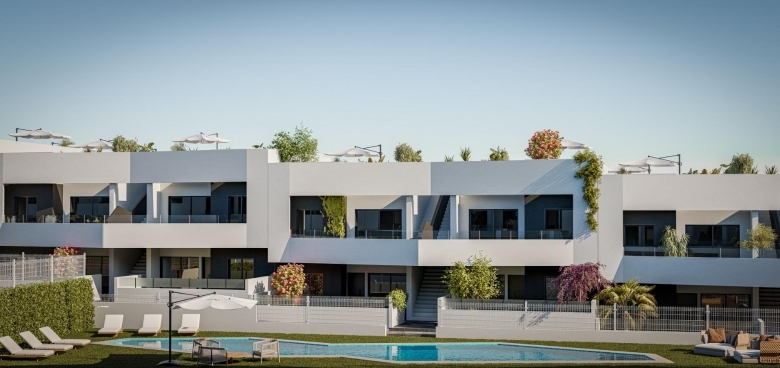 Bungalow de planta alta con 2 dormitorios y solarium privado en San Miguel de Salinas(Alicante)