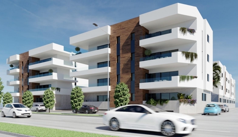Apartamento de planta baja con 3 dormitorios y jardín privado en San Pedro del Pinatar