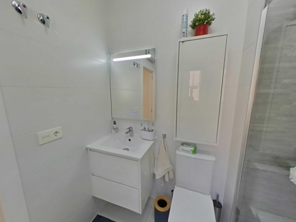 Villa Independiente Totalmente Reformada con Solárium Privado y Piscina Comunitaria en Los Montesinos