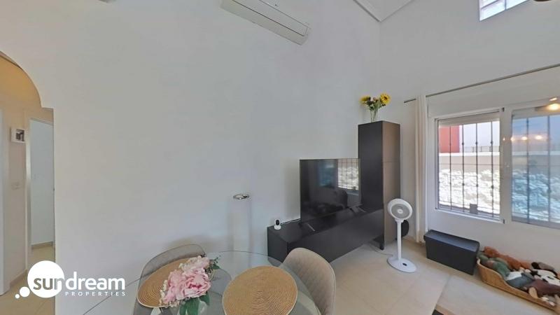 Villa Independiente Totalmente Reformada con Solárium Privado y Piscina Comunitaria en Los Montesinos