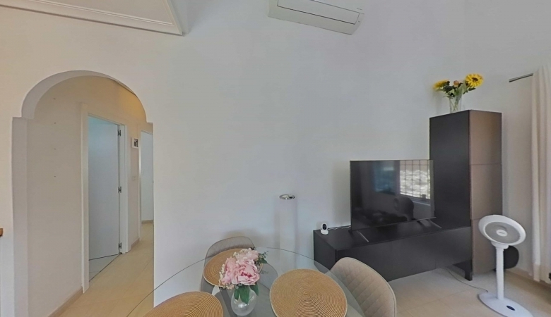 Villa Independiente Totalmente Reformada con Solárium Privado y Piscina Comunitaria en Los Montesinos