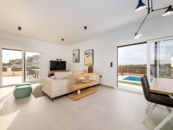 Villa de dos plantas con 3 dormitorios con vistas panorámicas en venta en Balcón de Finestrat