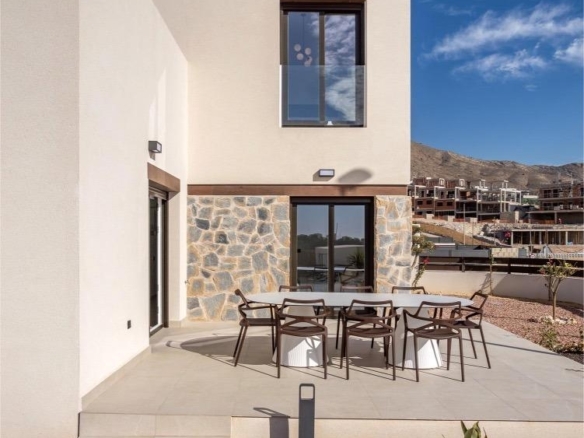 Villa de dos plantas con 3 dormitorios con vistas panorámicas en venta en Balcón de Finestrat