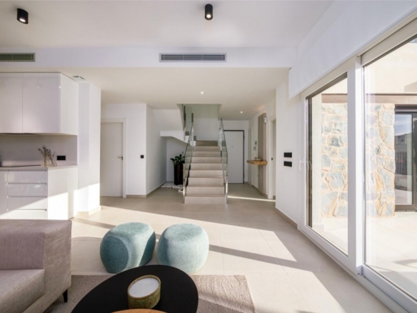 Villa de dos plantas con 3 dormitorios con vistas panorámicas en venta en Balcón de Finestrat