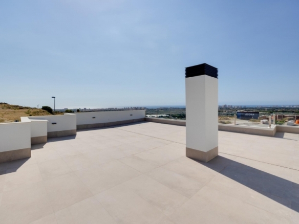 Villa adosada de 3 dormitorios con piscina privada y vistas al mar en venta en Mutxamel(Alicante)