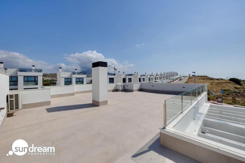 Villa adosada de 3 dormitorios con piscina privada y vistas al mar en venta en Mutxamel(Alicante)