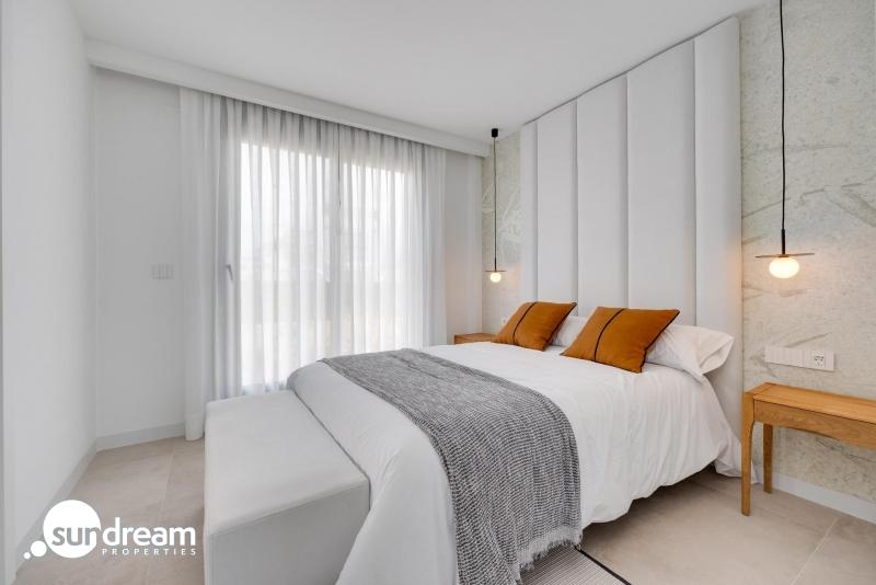 Villa adosada de 3 dormitorios con piscina privada y vistas al mar en venta en Mutxamel(Alicante)