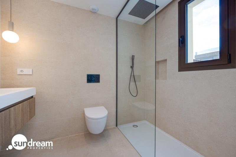 Villa adosada de 3 dormitorios con piscina privada y vistas al mar en venta en Mutxamel(Alicante)