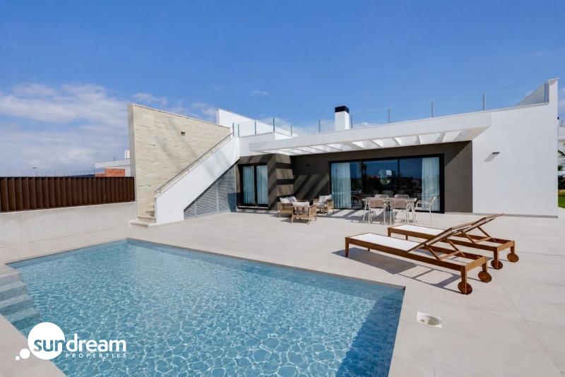 Villa adosada de 3 dormitorios con piscina privada y vistas al mar en venta en Mutxamel(Alicante)