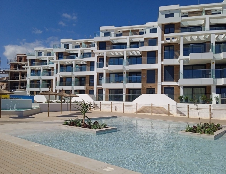Ático en venta con piscina en playa l’Estanyo Denia