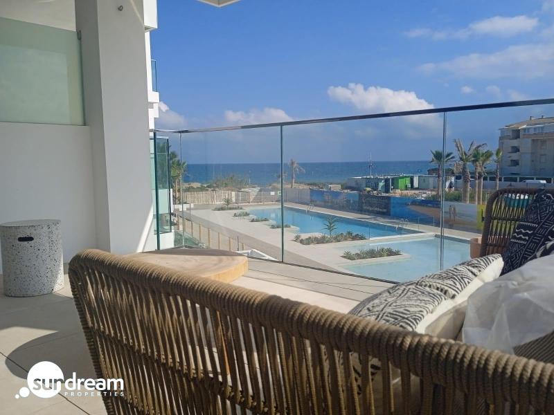 Ático en venta con piscina en playa l’Estanyo Denia