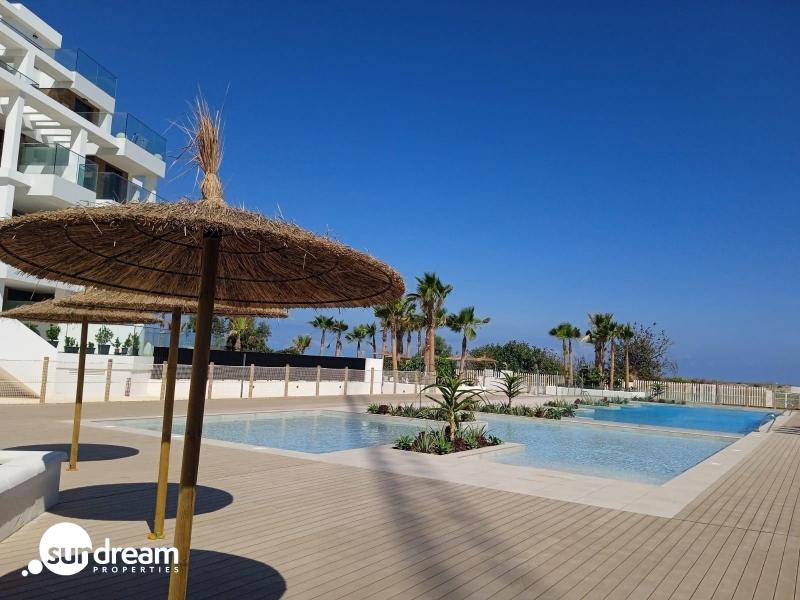 g_38921-14-20 Ático en venta con piscina en playa l’Estanyo Denia