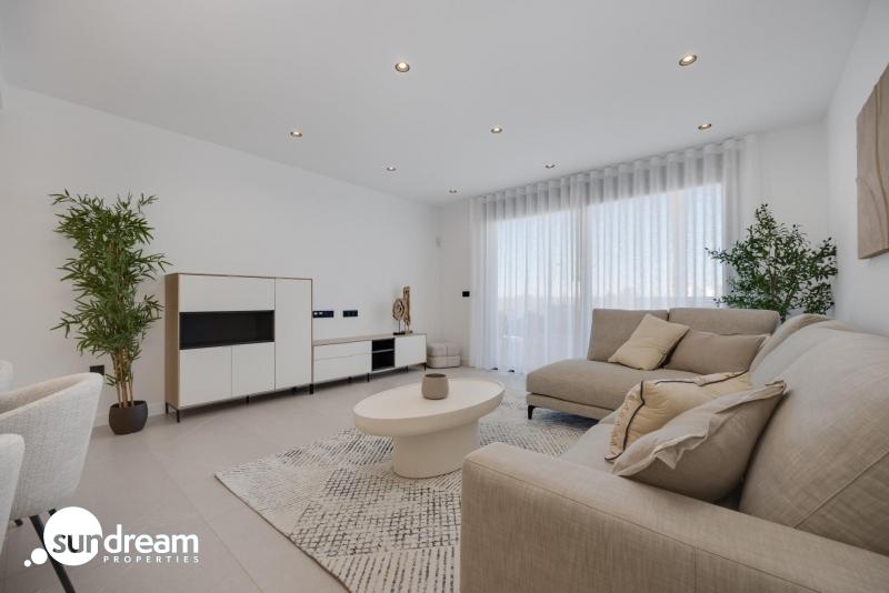 Villas de obra nueva en venta con piscina Torrevieja