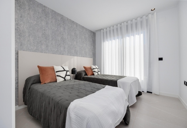 Villas de obra nueva en venta con piscina Torrevieja