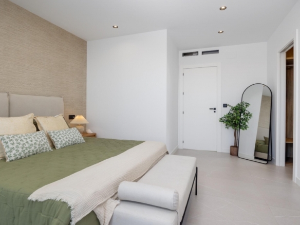 Villas de obra nueva en venta con piscina Torrevieja