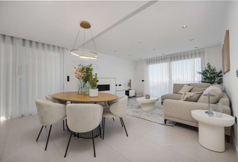 Villas de obra nueva en venta con piscina Torrevieja