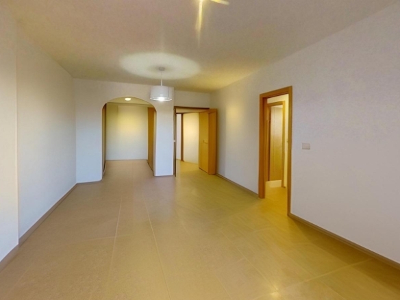 Piso en venta con 2 habitaciones y piscina en Cabo Roig