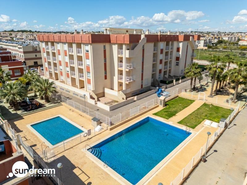 g_39420-7-27 Piso en venta con 2 habitaciones y piscina en Cabo Roig