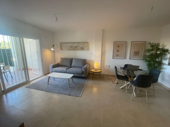 Piso en venta con 2 habitaciones y piscina en Cabo Roig