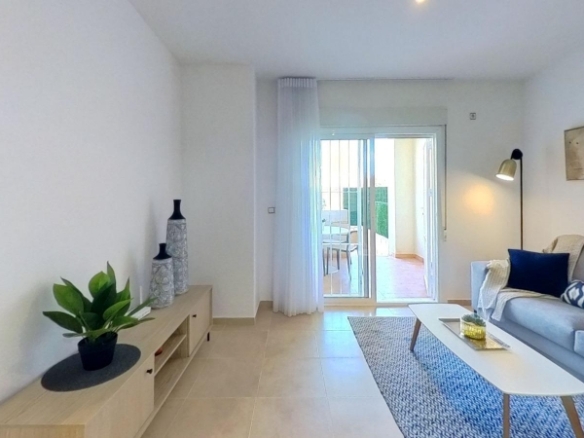 Piso en venta con 2 habitaciones y piscina en Cabo Roig