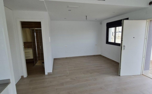 Villa Independiente con 3 dormitorios y piscina privada a la venta en Villamartin(orihuela Costa)