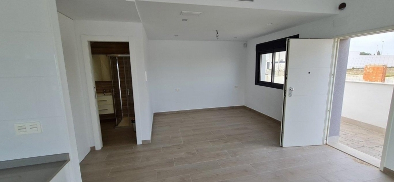 Villa Independiente con 3 dormitorios y piscina privada a la venta en Villamartin(orihuela Costa)