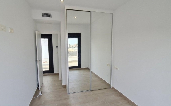Villa Independiente con 3 dormitorios y piscina privada a la venta en Villamartin(orihuela Costa)
