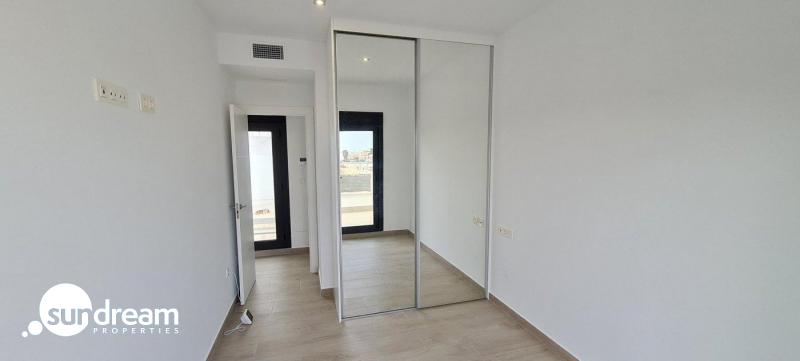 Villa Independiente con 3 dormitorios y piscina privada a la venta en Villamartin(orihuela Costa)