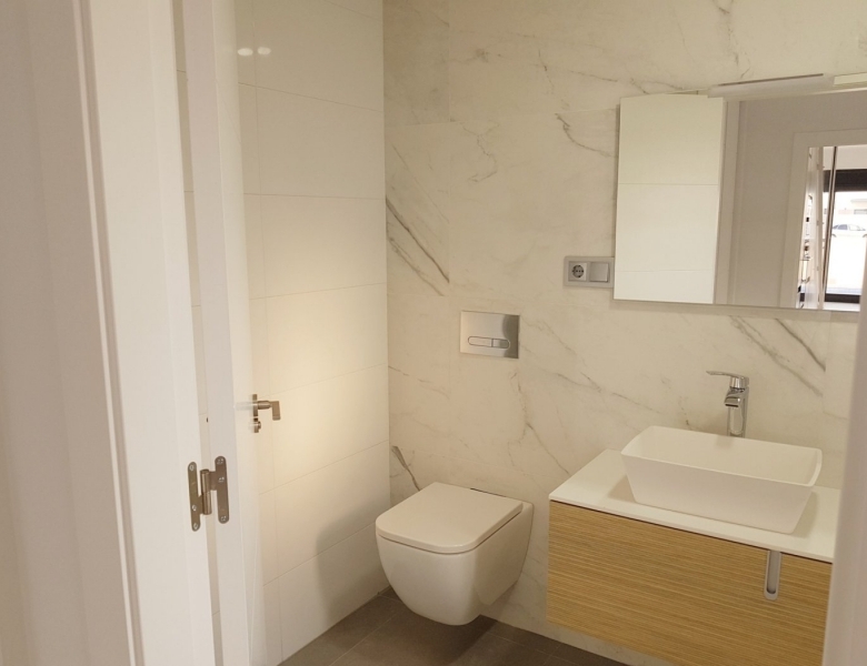 PAREADOS DE NUEVA CONSTRUCCIÓN DE 3 DORMITORIOS CON PISCINA EN DAYA NUEVA(ALICANTE)