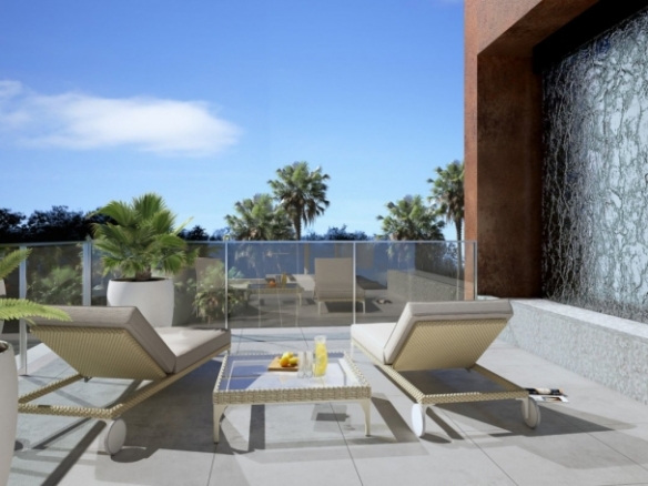 PAREADOS DE NUEVA CONSTRUCCIÓN DE 3 DORMITORIOS CON PISCINA EN DAYA NUEVA(ALICANTE)