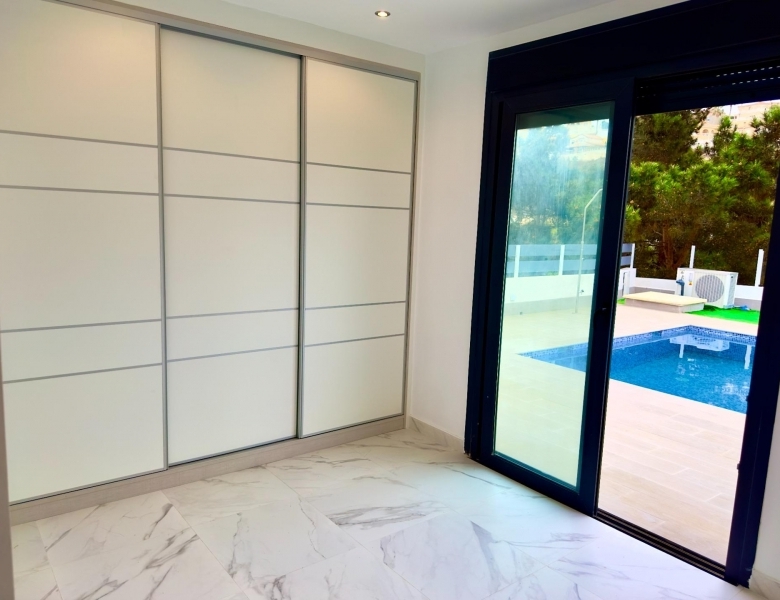 La Marquesa Golf – Villas en Primera Linea con 4 Dormitorios y 4 Baños.